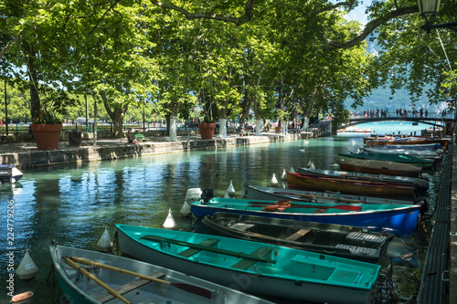 Annecy et le pont des Amours , canal du Vassé , barques eu Lac d' Annecy , france photo