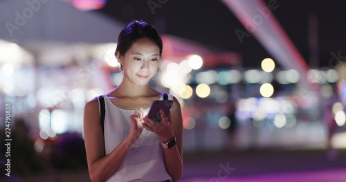 Bilde på lerret Woman use of mobile phone in city
