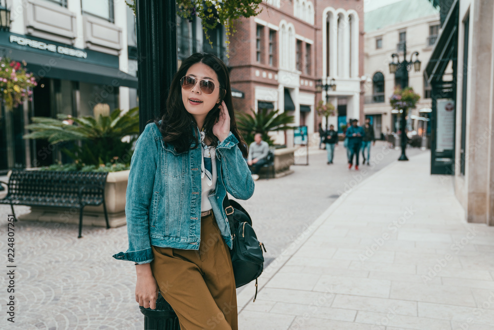 fashion woman relies on the road light