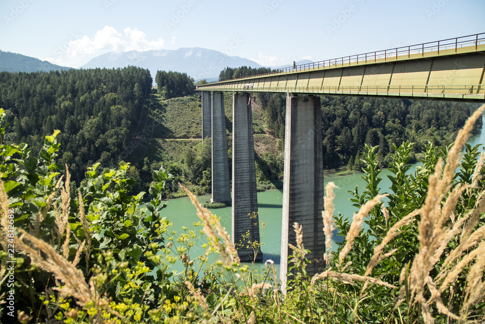 Imposing huge bridge for bungee jumping.imposante riesige Brücke für Bungee Jumping Imposing huge bridge for bungee jumping.imposante riesige Brücke für Bungee Jumping