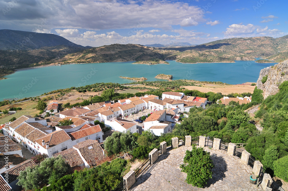 Spain, Andalusia, Zahara de la Sierra in the natural reserve Sierra of Grazalema, the white village and the artificial lake.