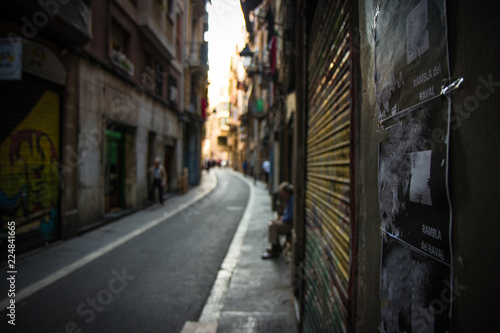Narrow street of Barcelona © Gabriel