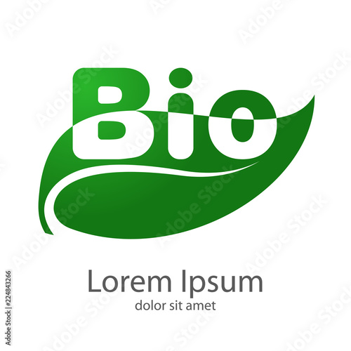Logotipo Bio espacio negativo en hoja en verde