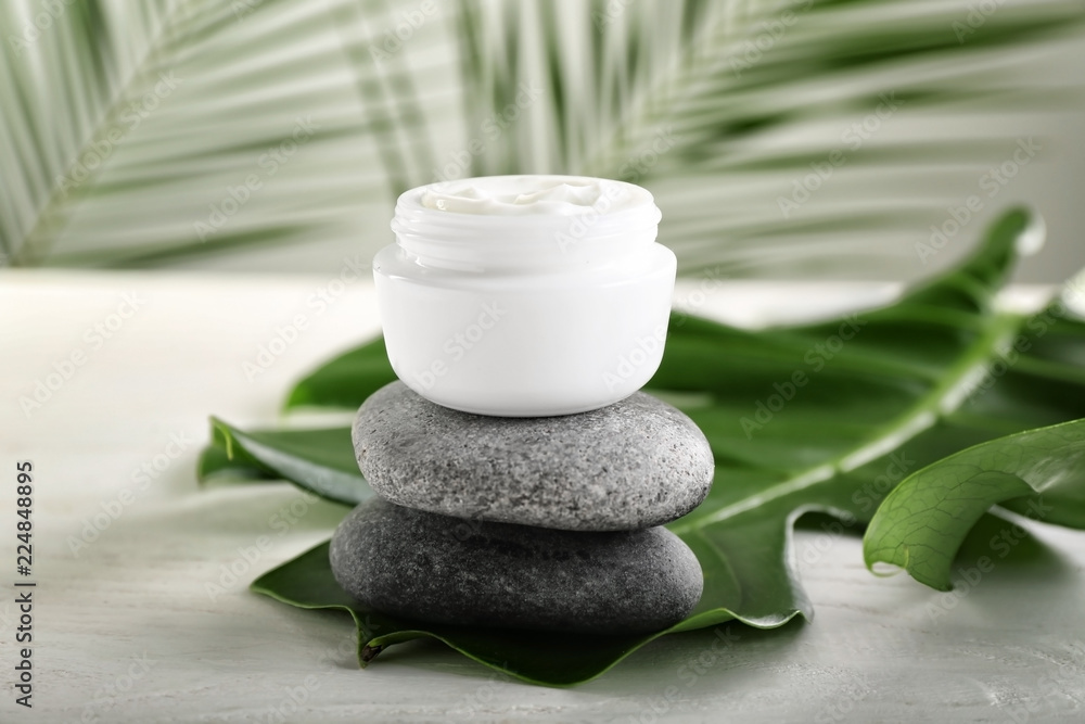 Obraz premium Jar with body cream on white table