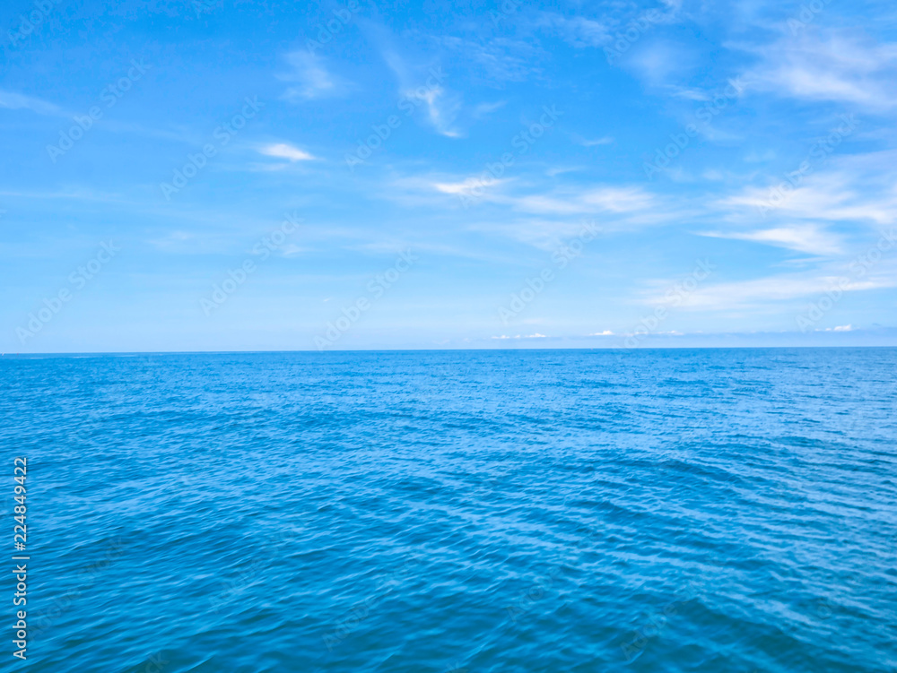 Obraz premium Amazing Idyllic ocean and Blue sky with endless horizon in vacation time,Holiday on the beach,Summer concept.Thailand.