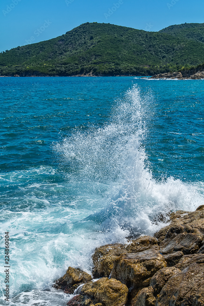 Fototapeta premium Rock and sea waves