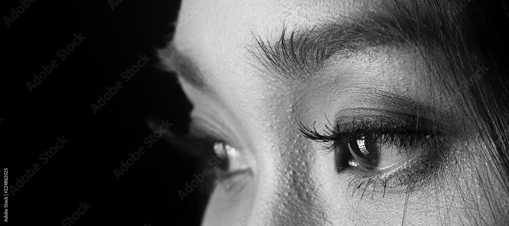 Naklejka premium broken heart lonely lady can cry from falling in love