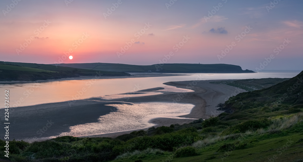 Dipping Sun, Camel Estuary, Cornwall Dipping Sun, Camel Estuary, Cornwall