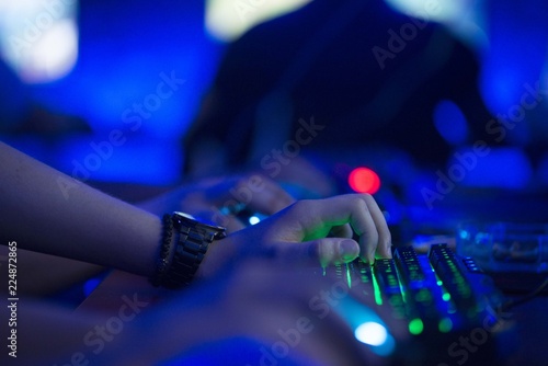 Photos pc gamer holding hand on illuminated keyboard