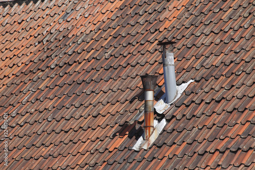 Rote Dachziegel  Dach  Schornsteirohre