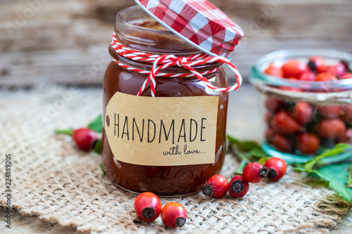 Handgemachte Hagebuttenmarmelade