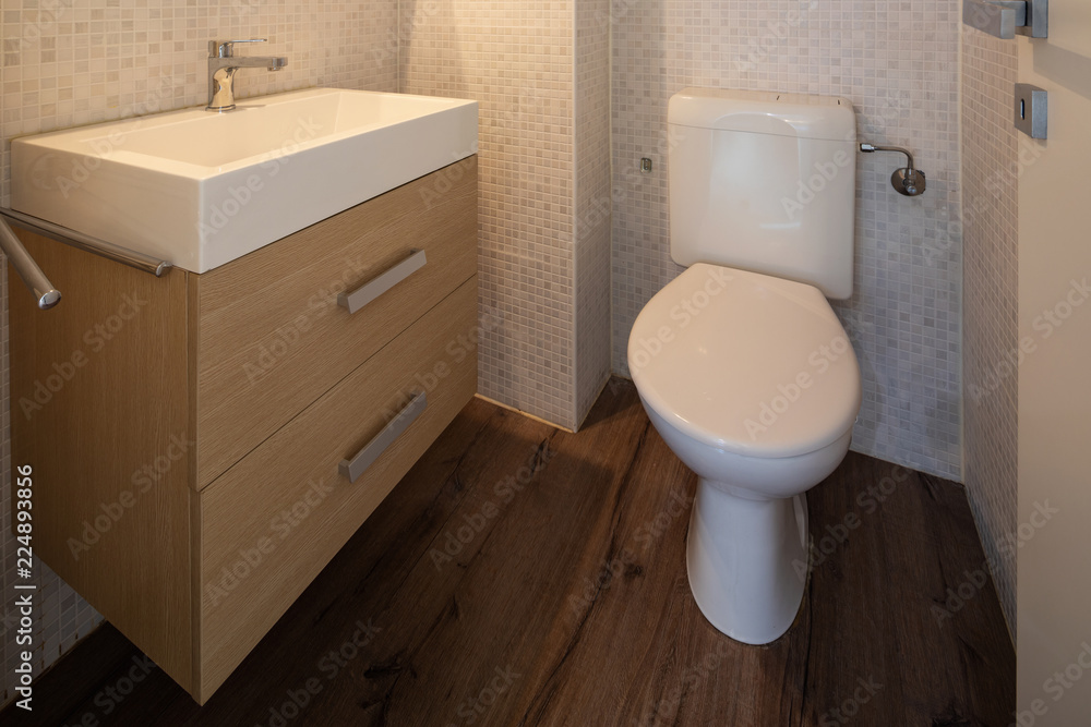 Fototapeta premium Modern minimal bathroom with parquet