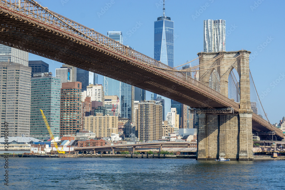 Fototapeta premium Most Brookliński i panoramę Nowego Jorku na Dolnym Manhattanie