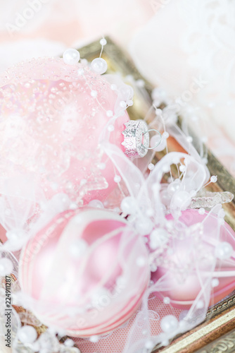 Beautiful pink Christmas de...