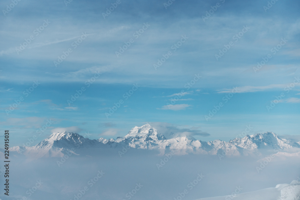 Obraz premium Snowy mountain tops