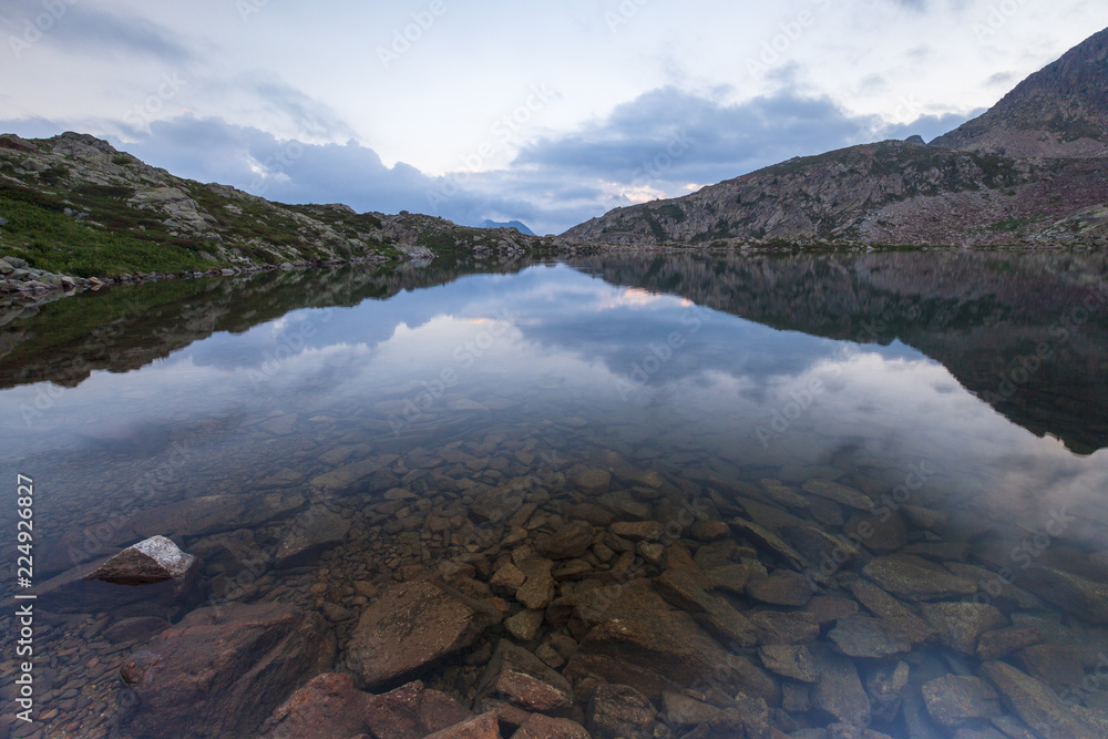 Lacs de Terre Rouge dans le Mercantour
