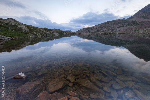 Lacs de Terre Rouge dans le Mercantour photo