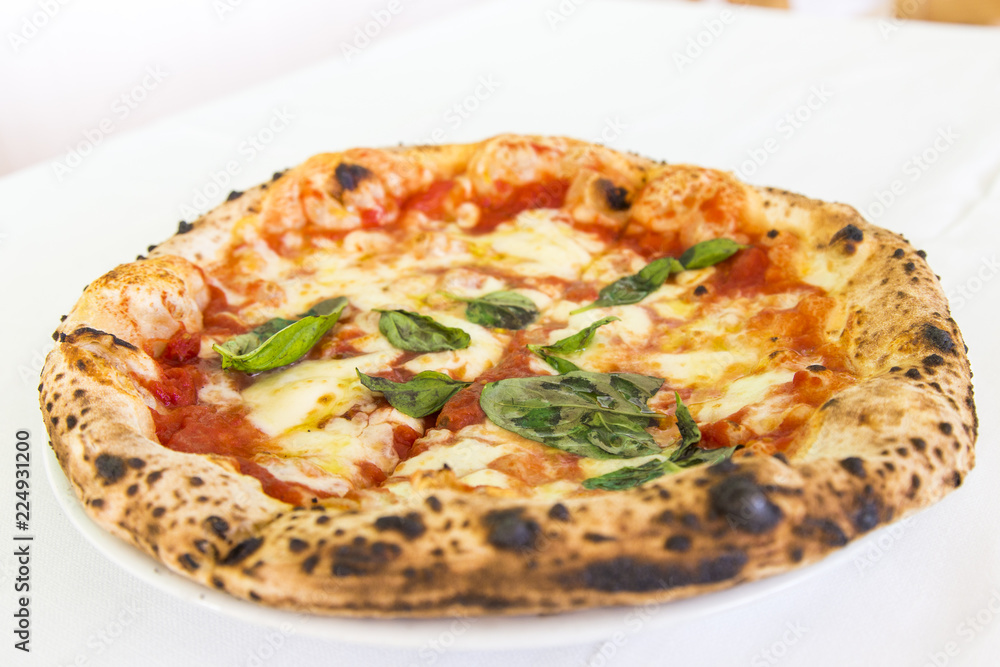 Pizza romana nelle pizzerie di Roma Pizza romana nelle pizzerie di Roma