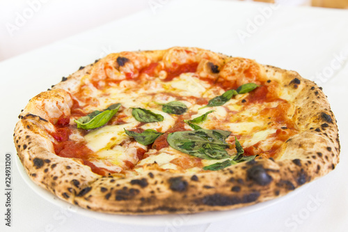 Pizza romana nelle pizzerie di Roma photo