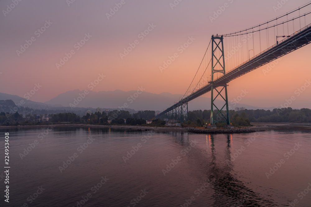 Fototapeta premium Hazy skies from wildfires