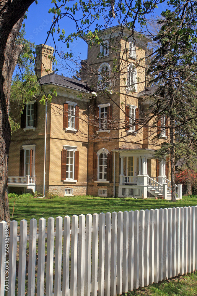 Fototapeta premium Italianate Mansion with White Fence