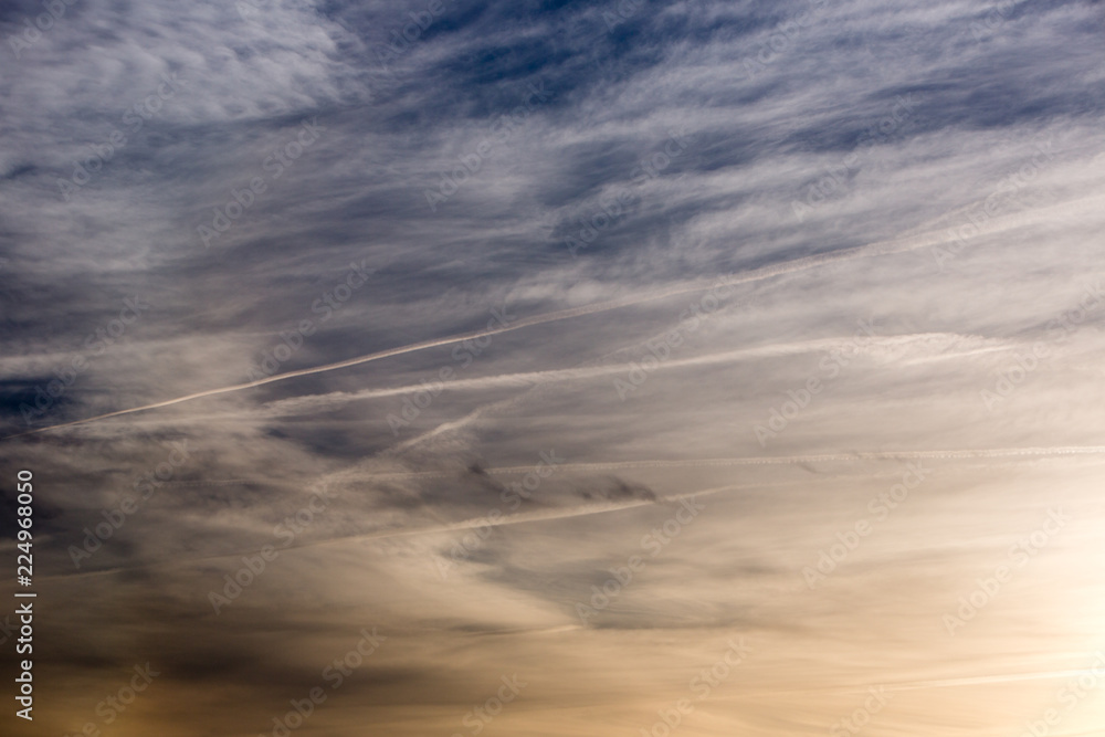 Obraz premium cloudy evening sky