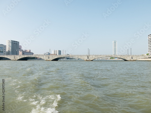 遊覧船から見た萬代橋 © Taro