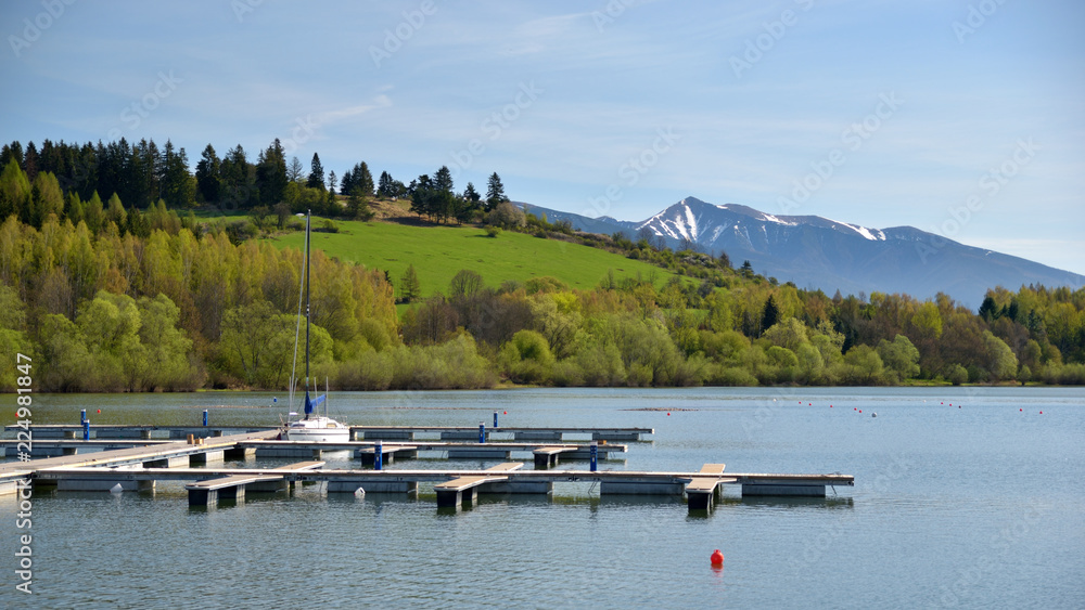 Fototapeta premium Landacape lake and mountain