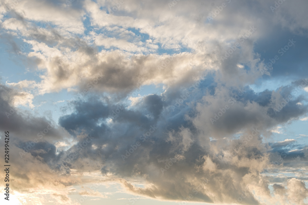Obraz premium Beautiful porous clouds/ Beautiful porous clouds after a thunderstorm on a background of sunset on a blue sky