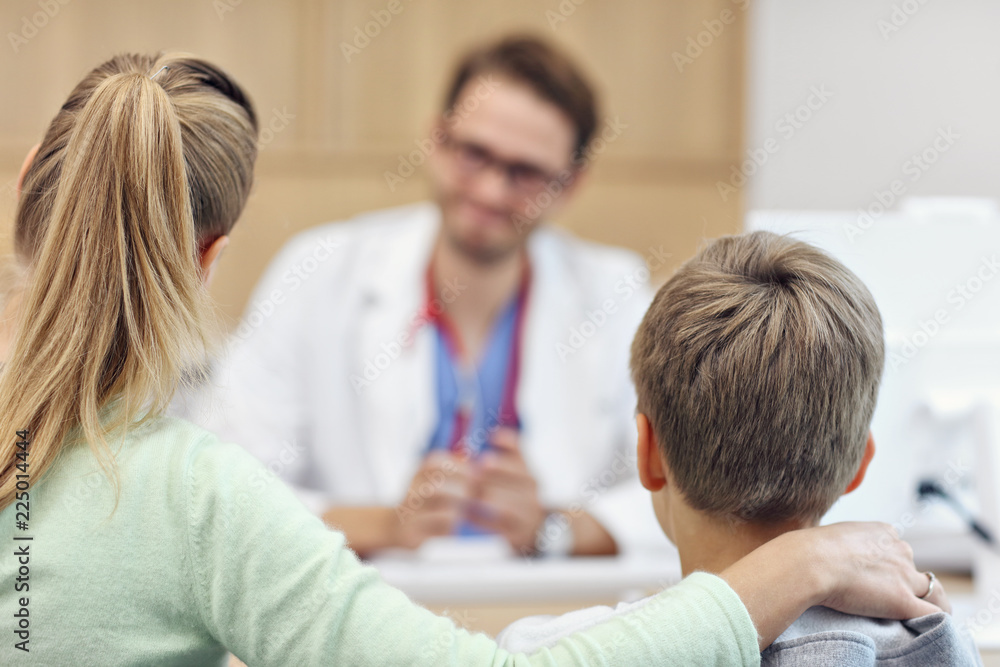 Fototapeta premium Little boy with mother in clinic having a checkup with pediatrician