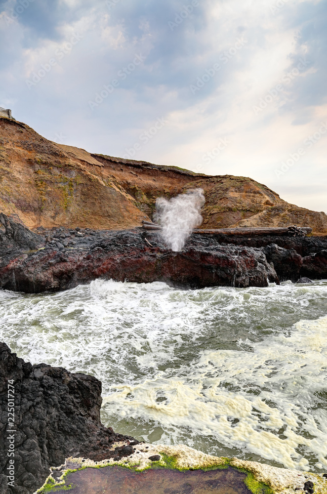 Fototapeta premium Along the Oregon Coast: The Spouting Horn