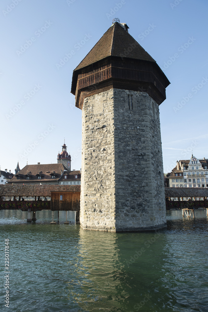 Wasserturm mit Kapellbrücke, Luzern, Schweiz