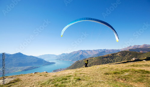 Lago di Como (IT) - Volo con parapendio