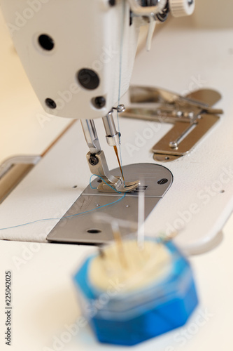The mechanism of the sewing machine and pincushion with needles.