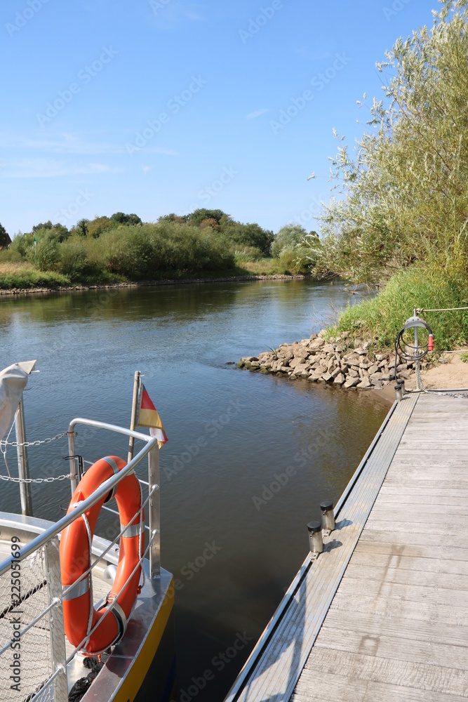 Naklejka premium Schwimmring am Schiff