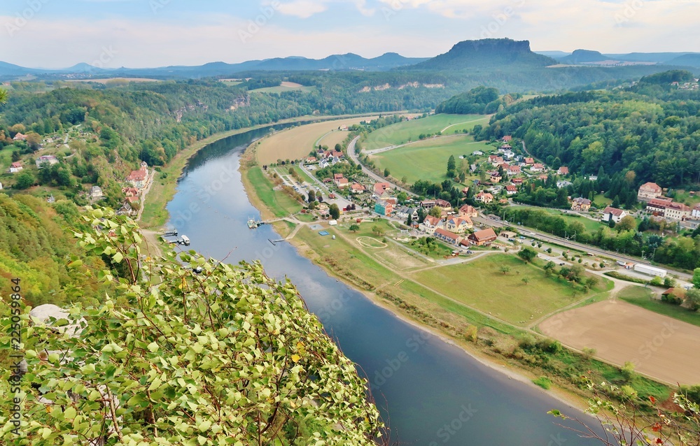 Naklejka premium Elbe bei Rathen, Blick von der Bastei