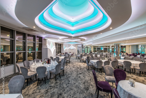 Canvas Print Ceremonial hall and grand lights on ceiling in blue