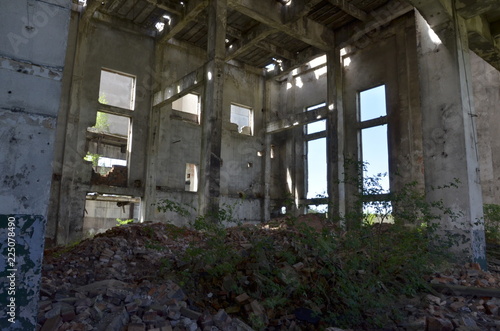 Abandoned warehouse - opuszczony magazyn