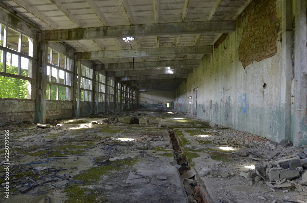 Abandoned warehouse - opuszczony magazyn
