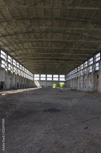 Stara hala przemys  owa   Old industrial hall