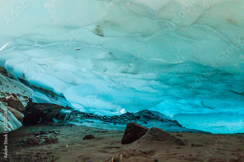 Eishöhle unter Mendenhall Geltscher
