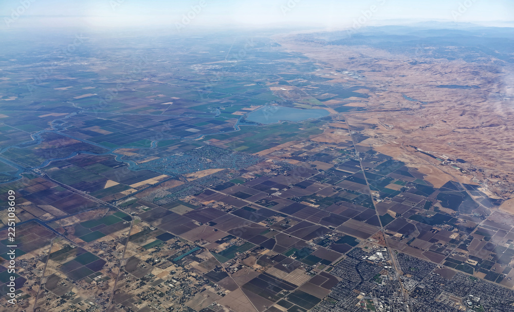 Obraz premium Aerial view of California's San Joaquin Valley