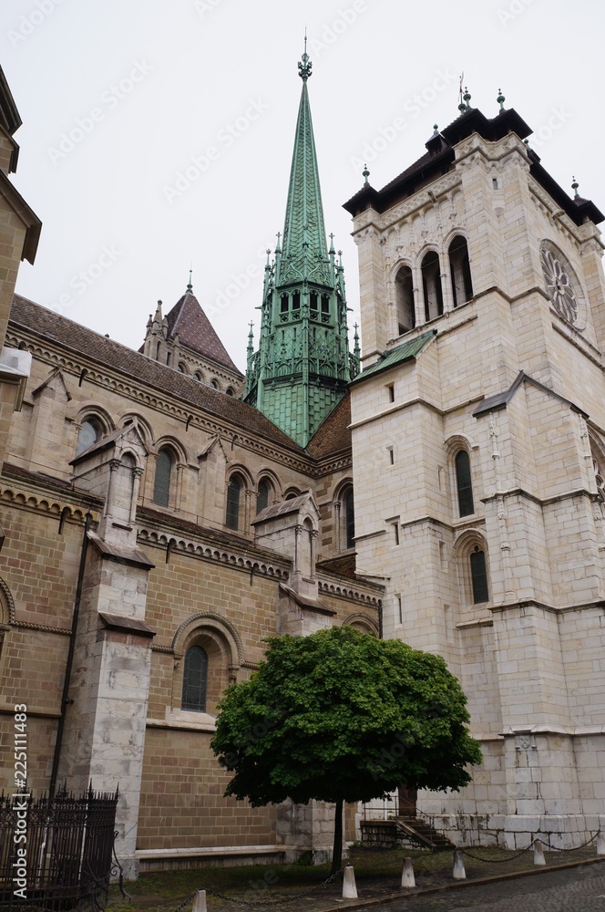ジュネーブ旧市街・サンピエール大聖堂