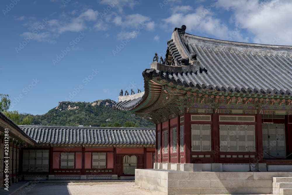 The Korea traditional architecture have a beauty of both colorful and curve under blue and high sky in autumn. Here is Gyeongbokgung Palace where is one of the famous places to tourist who visit Korea The Korea traditional architecture have a beauty of both colorful and curve under blue and high sky in autumn. Here is Gyeongbokgung Palace where is one of the famous places to tourist who visit Korea