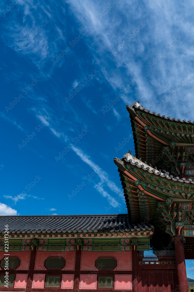 The Korea traditional architecture have a beauty of both colorful and curve under blue and high sky in autumn. Here is Gyeongbokgung Palace where is one of the famous places to tourist who visit Korea The Korea traditional architecture have a beauty of both colorful and curve under blue and high sky in autumn. Here is Gyeongbokgung Palace where is one of the famous places to tourist who visit Korea