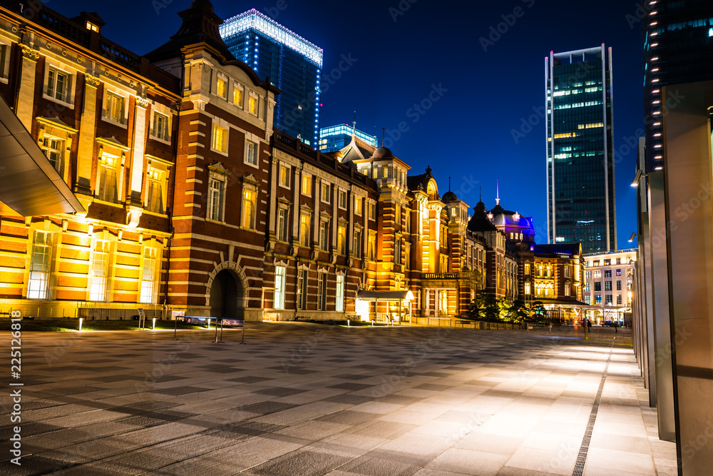 夜の東京駅