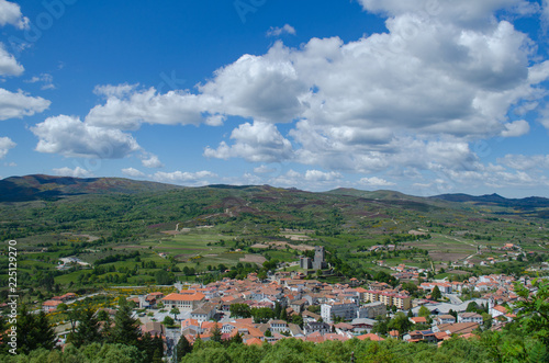 Panorámica de la villa de Montalegre, Terras de Barroso. Distrito de Vila Real. Portugal. © Vic
