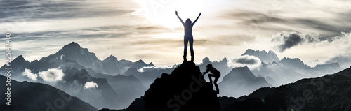 Bergsteigerin am Gipfel