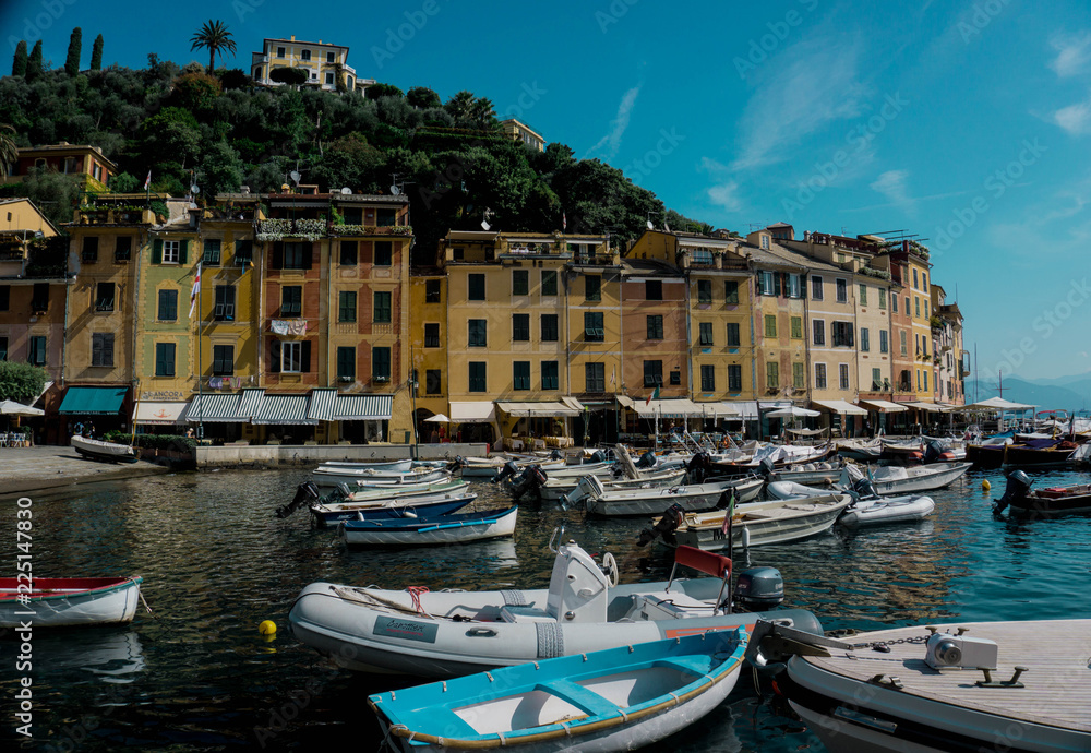 Blick auf die Hafenstadt Portofino in Italien.
