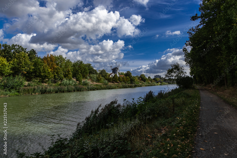 Windmühle Mittellandkanal Hannover Windmühle Mittellandkanal Hannover